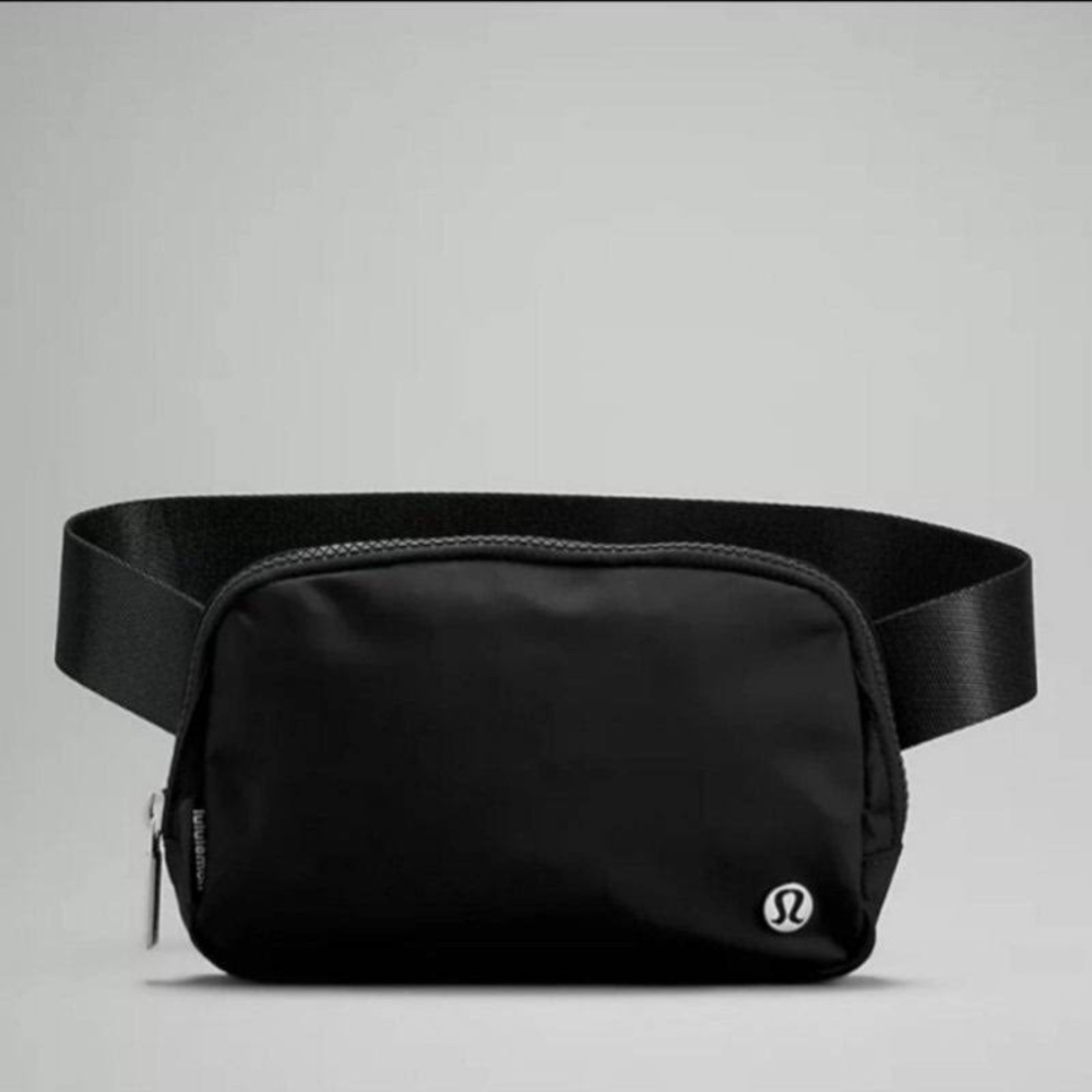 NWT LULULEMON EVERYWHERE BELT BAG - BLACK